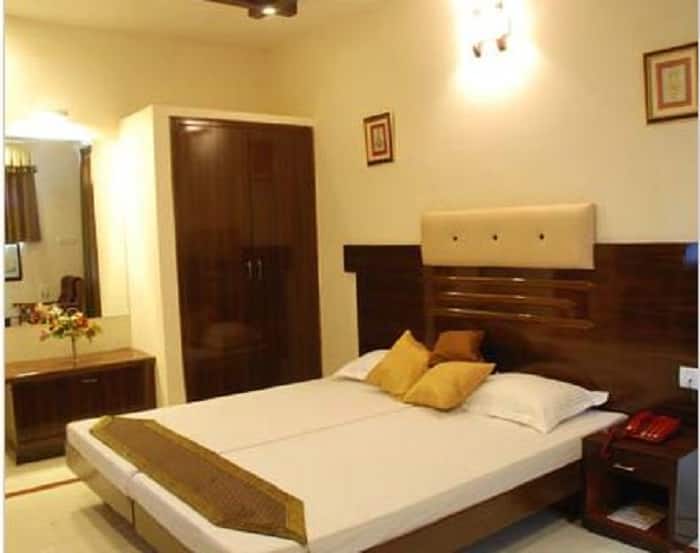 Amrapali Hotel & Resort